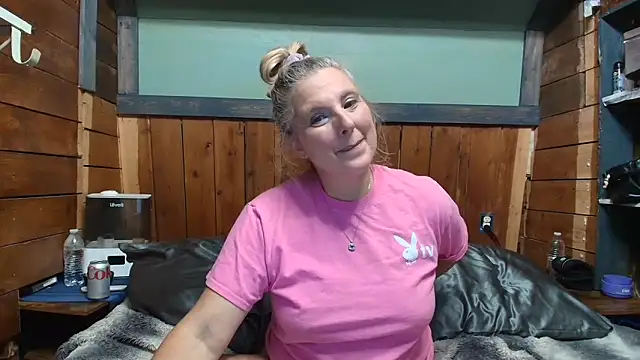 Snapshot of lisaxlovexxx chatting on 05-17-26, 02:42 lisaxlovexxx online show from 05-17-26, 02:42