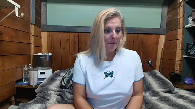 Snapshot of lisaxlovexxx chatting on 05-19-26, 02:07 lisaxlovexxx online show from 05-19-26, 02:07