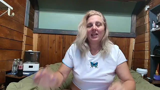 Snapshot of lisaxlovexxx chatting on 06-21-26, 02:25 lisaxlovexxx online show from 06-21-26, 02:25