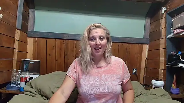 Snapshot of lisaxlovexxx chatting on 07-16-26, 03:45 lisaxlovexxx online show from 07-16-26, 03:45