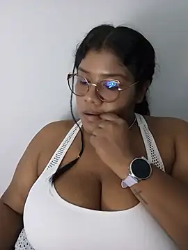 Snapshot of paola091 chatting on 05-19-26, 01:56 paola091 online show from 05-19-26, 01:56