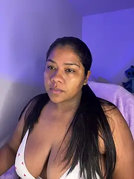 Snapshot of paola091 chatting on 06-18-26, 11:36 paola091 online show from 06-18-26, 11:36