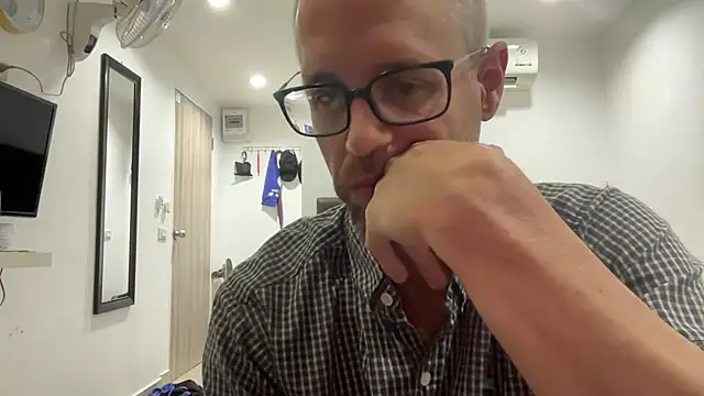 Snapshot of CamCrestXXX chatting on 12-10-24, 06:22 CamCrestXXX online show from 12-10-24, 06:22