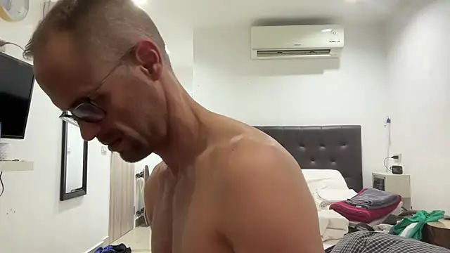 Snapshot of CamCrestXXX chatting on 12-10-24, 11:11 CamCrestXXX online show from 12-10-24, 11:11