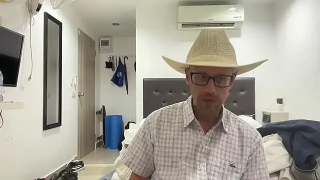 Snapshot of CamCrestXXX chatting on 12-11-24, 06:04 CamCrestXXX online show from 12-11-24, 06:04