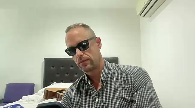 Snapshot of CamCrestXXX chatting on 12-22-24, 03:33 CamCrestXXX online show from 12-22-24, 03:33