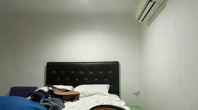 Snapshot of CamCrestXXX chatting on 12-22-24, 01:00 CamCrestXXX online show from 12-22-24, 01:00