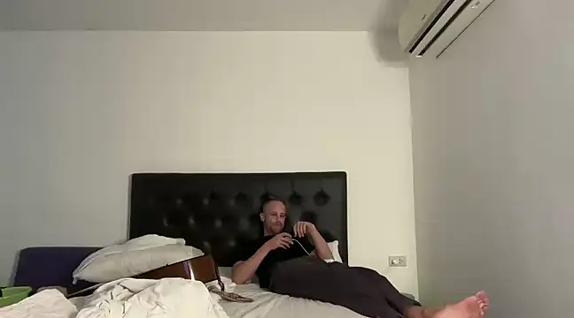 Snapshot of CamCrestXXX chatting on 12-29-24, 05:21 CamCrestXXX online show from 12-29-24, 05:21