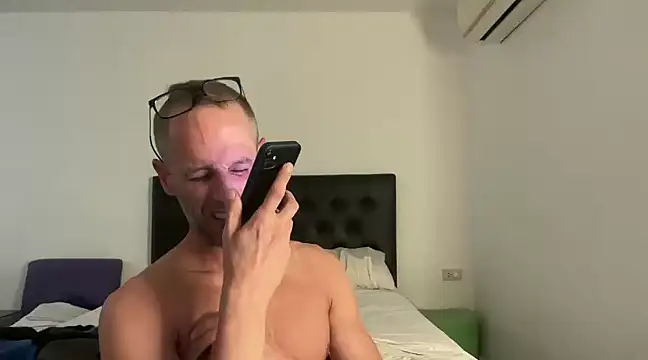 Snapshot of CamCrestXXX chatting on 01-05-25, 08:00 CamCrestXXX online show from 01-05-25, 08:00