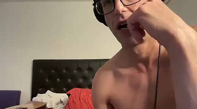 Snapshot of CamCrestXXX chatting on 01-15-25, 07:48 CamCrestXXX online show from 01-15-25, 07:48