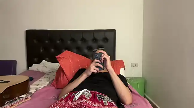 Snapshot of CamCrestXXX chatting on 01-15-25, 04:00 CamCrestXXX online show from 01-15-25, 04:00