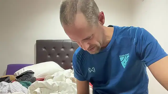 Snapshot of CamCrestXXX chatting on 02-06-25, 12:26 CamCrestXXX online show from 02-06-25, 12:26