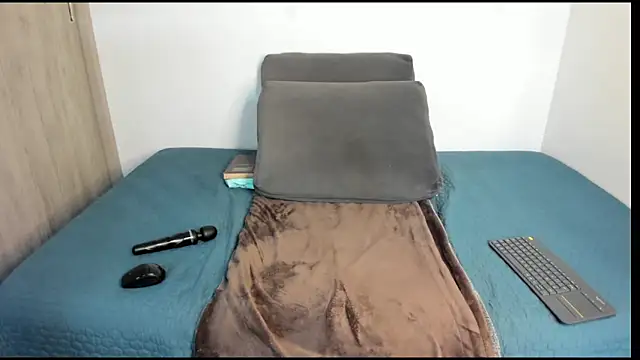 Snapshot of AmeliPonce chatting on 04-20-26, 01:47 AmeliPonce online show from 04-20-26, 01:47