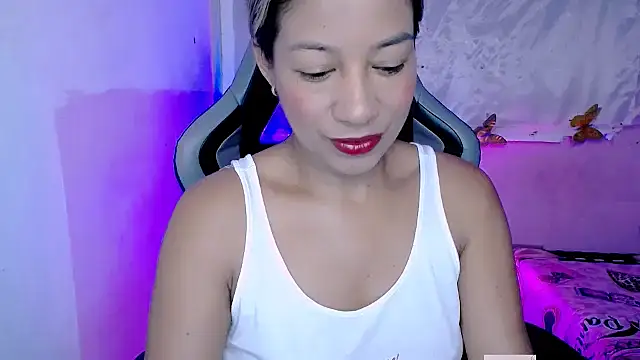 ninatiny online show from 10-24-25, 10:22