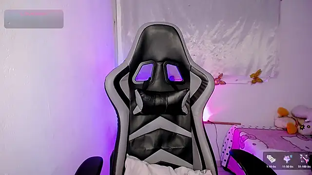 ninatiny online show from 11-13-25, 10:03