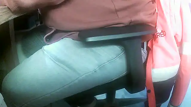 Snapshot of Cygnus58topchef chatting on 02-12-26, 03:07 Cygnus58topchef online show from 02-12-26, 03:07