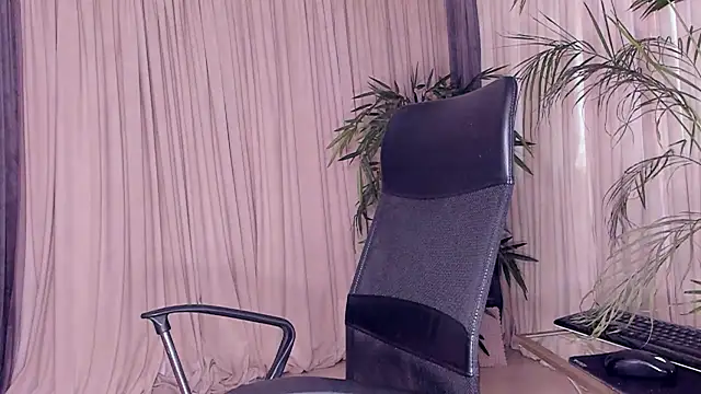 daisyd001 online show from 02-03-25, 08:02