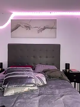 Clara-xoxo online show from 10-27-25, 03:27