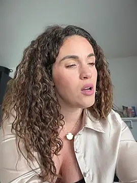 Clara-xoxo online show from 02-18-26, 01:40