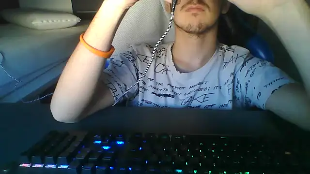 Troycm online show from 10-05-25, 04:27