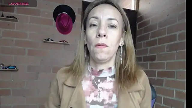 Snapshot of cristin_doll_ chatting on 04-21-26, 02:34 cristin doll online show from 04-21-26, 02:34