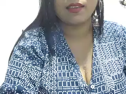 Snapshot of ROSEE_MERRYYYY chatting on 02-05-25, 10:30 ROSEE MERRYYYY online show from 02-05-25, 10:30