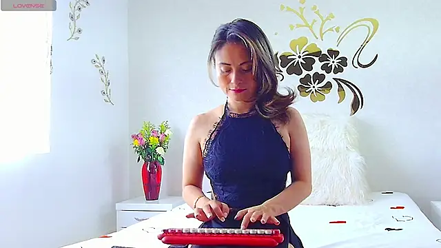 Snapshot of MarcelaFlores chatting on 07-01-26, 03:01 MarcelaFlores online show from 07-01-26, 03:01