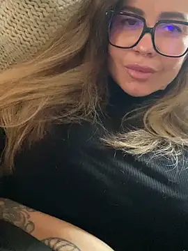 Etwas neugierig online show from 12-24-24, 02:12