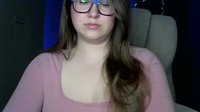 Snapshot of SeasonalSomeone chatting on 04-19-26, 11:18 SeasonalSomeone online show from 04-19-26, 11:18