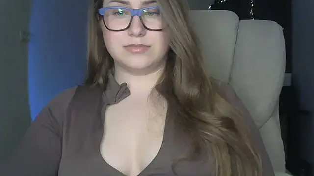 Snapshot of SeasonalSomeone chatting on 04-21-26, 11:29 SeasonalSomeone online show from 04-21-26, 11:29