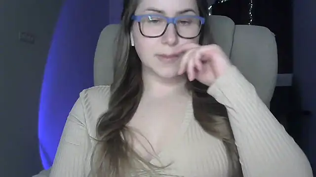 Snapshot of SeasonalSomeone chatting on 04-22-26, 11:06 SeasonalSomeone online show from 04-22-26, 11:06