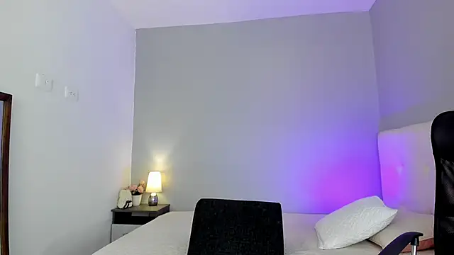 NataliaBuiles online show from 01-25-25, 08:00