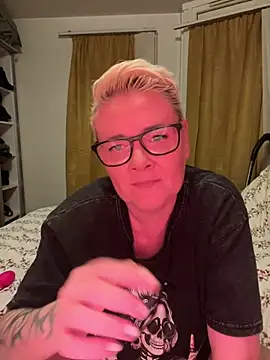 Snapshot of Gizzithehotone chatting on 02-27-26, 06:08 Gizzithehotone online show from 02-27-26, 06:08