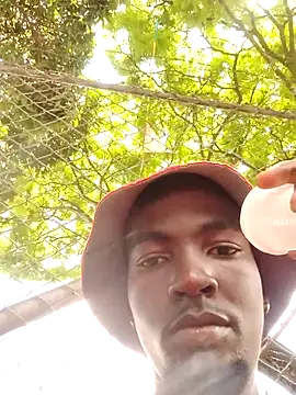 Snapshot of Jheronn28 chatting on 10-13-25, 05:35 Jheronn28 online show from 10-13-25, 05:35