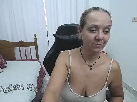 Snapshot of yeslluisa chatting on 05-05-26, 07:55 yeslluisa online show from 05-05-26, 07:55