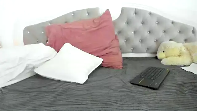 Snapshot of meryamvip chatting on 12-27-24, 11:42 meryamvip online show from 12-27-24, 11:42