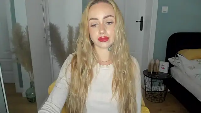 Snapshot of sexyCoralie chatting on 05-31-26, 01:40 sexyCoralie online show from 05-31-26, 01:40