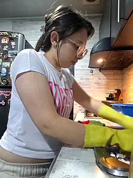 linda-schmidt online show from 02-25-25, 01:09