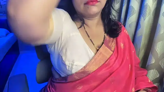 Snapshot of tarivishu23 chatting on 06-18-26, 01:17 tarivishu23 online show from 06-18-26, 01:17