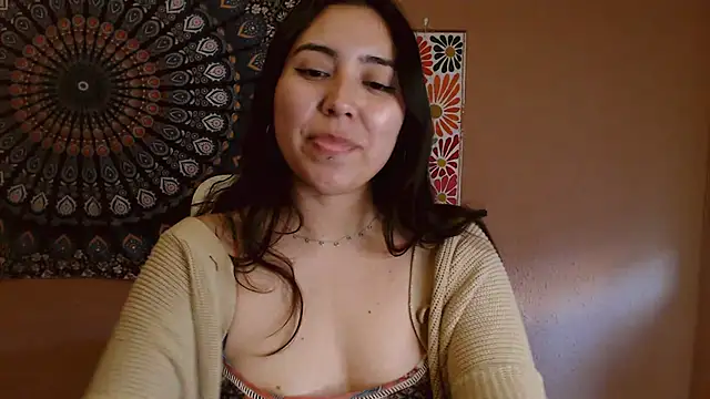 Snapshot of IntimateTales chatting on 01-19-25, 04:04 IntimateTales online show from 01-19-25, 04:04