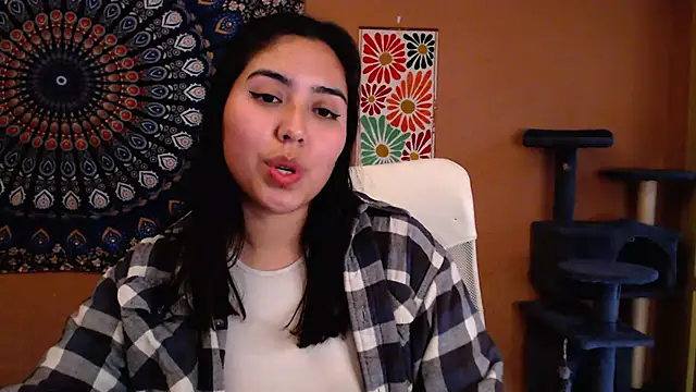 Snapshot of IntimateTales chatting on 03-18-25, 03:31 IntimateTales online show from 03-18-25, 03:31