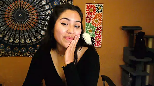 Snapshot of IntimateTales chatting on 03-21-25, 07:24 IntimateTales online show from 03-21-25, 07:24