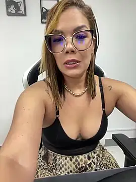 KellyBrooklyn  online show from 01-03-25, 04:06