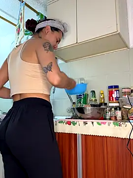 Snapshot of deepthroatlatina chatting on 09-09-25, 06:29 deepthroatlatina online show from 09-09-25, 06:29