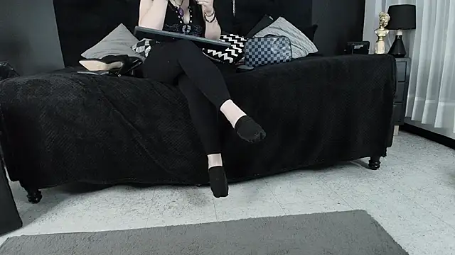  Jade 16 online show from 10-30-25, 11:55