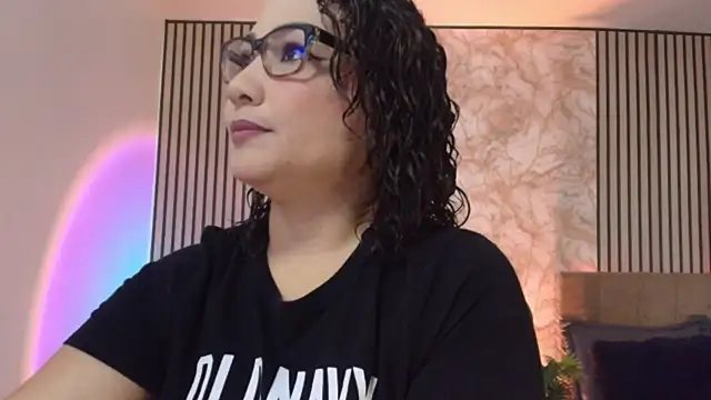 Snapshot of JuliRamirez chatting on 07-06-26, 01:19 JuliRamirez online show from 07-06-26, 01:19