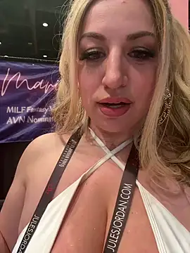 Snapshot of miamellycious chatting on 01-23-25, 02:12 miamellycious online show from 01-23-25, 02:12