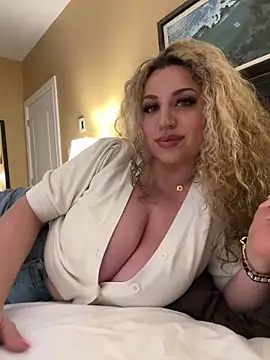 Snapshot of miamellycious chatting on 02-02-25, 04:48 miamellycious online show from 02-02-25, 04:48