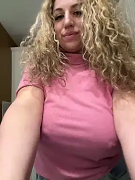 Snapshot of miamellycious chatting on 02-17-25, 12:10 miamellycious online show from 02-17-25, 12:10