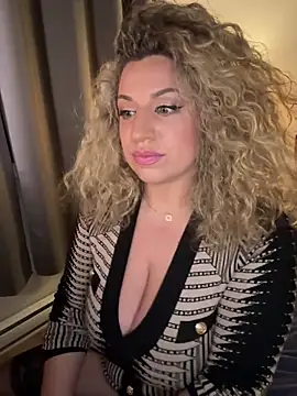 Snapshot of miamellycious chatting on 11-13-25, 05:39 miamellycious online show from 11-13-25, 05:39